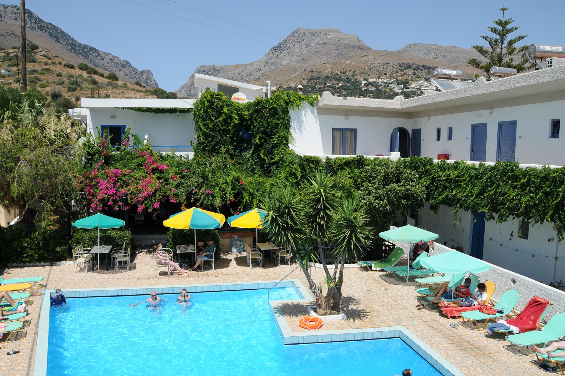 Costas & Chrysoula rooms & apartments